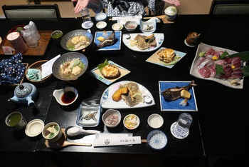 国登録有形文化財の宿で、勝浦の海の幸を堪能4240645