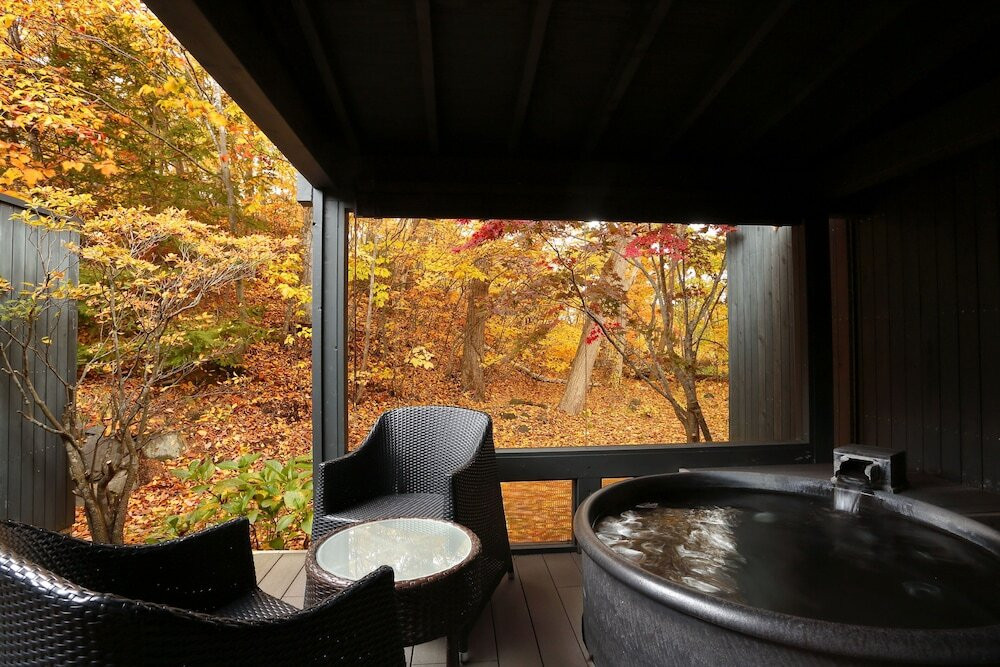 露天風呂付ツイン／露天風呂(秋)