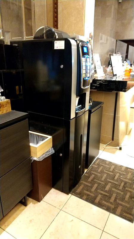 フロント横で無料コーヒーが貰えます