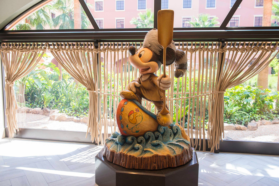 "ディスカバー"ロビー