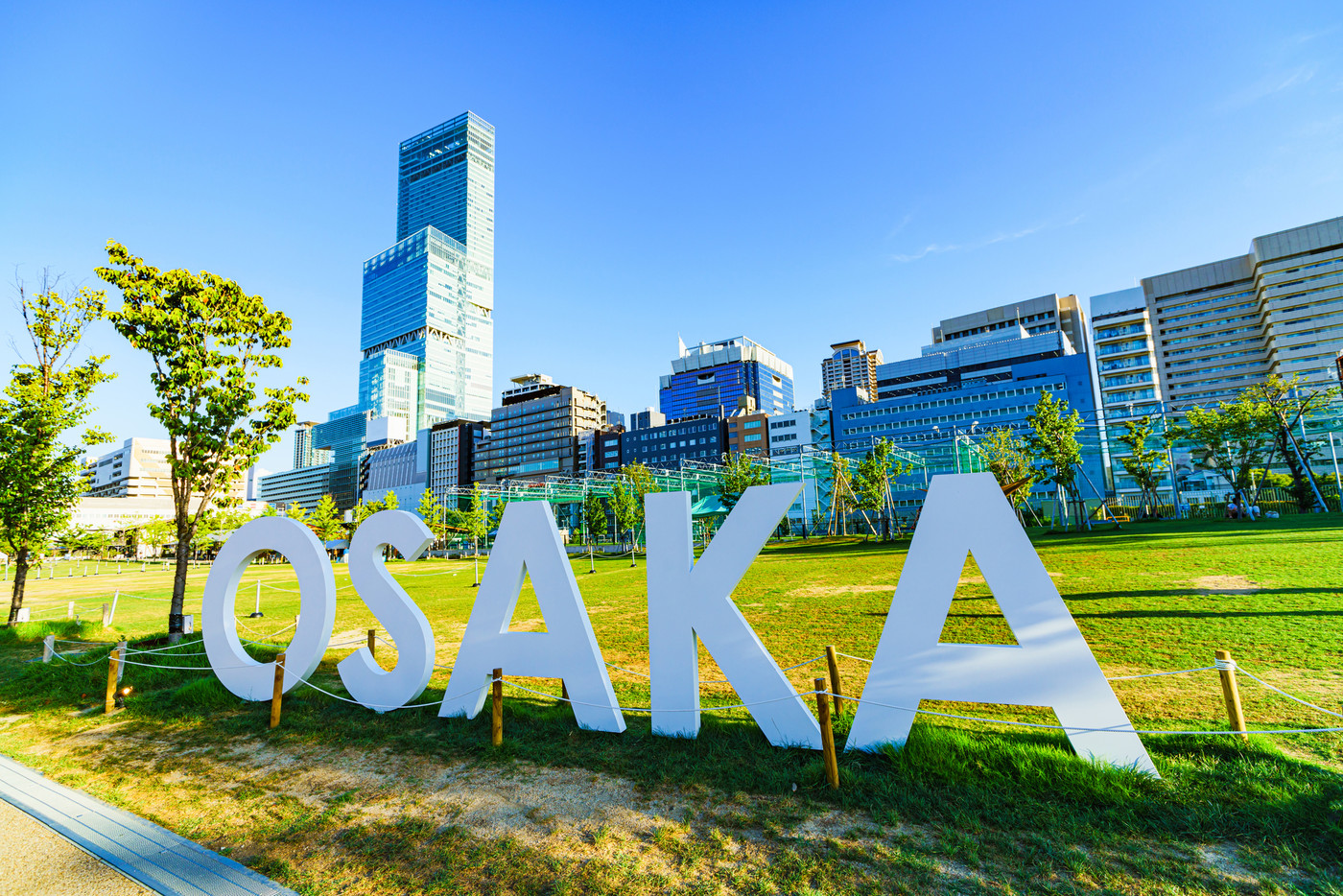 大阪イメージ 風景 Osaka ミナミ 天王寺 阿倍野 あべのハルカス 青空 ランドマーク 公園