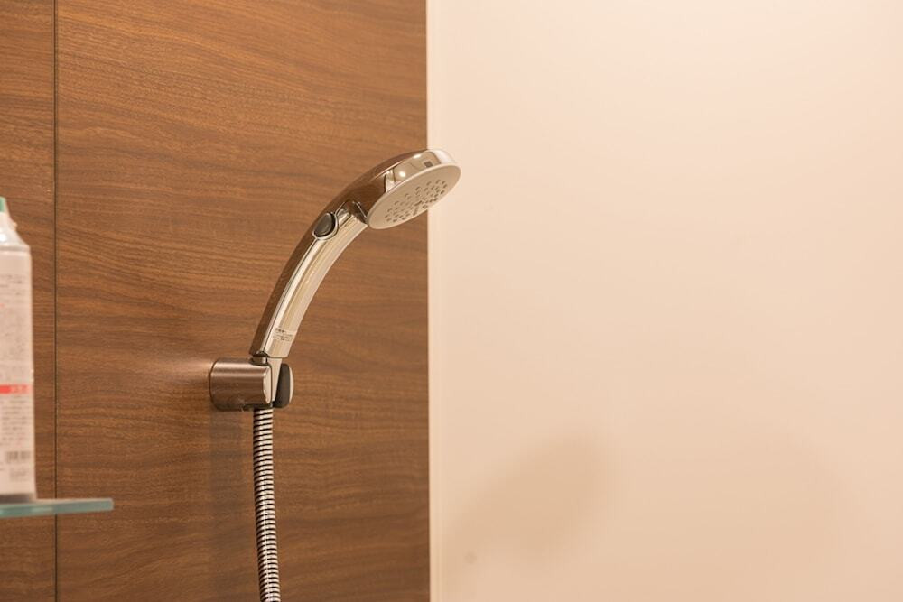 バスルームのシャワー