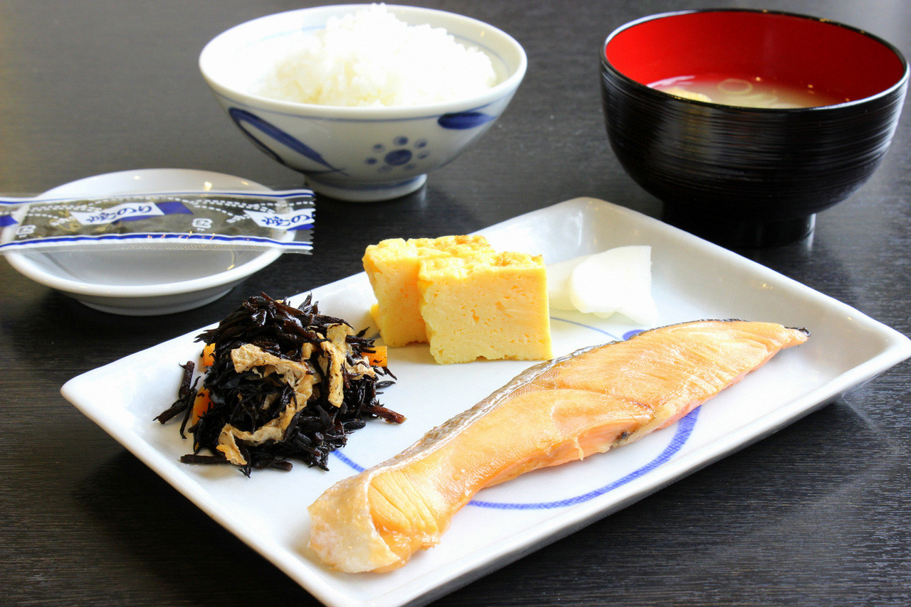 ムスリム用客室と、ムスリムフレンドリーの朝食があるホテル3704271