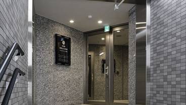 施設の入り口 / 18