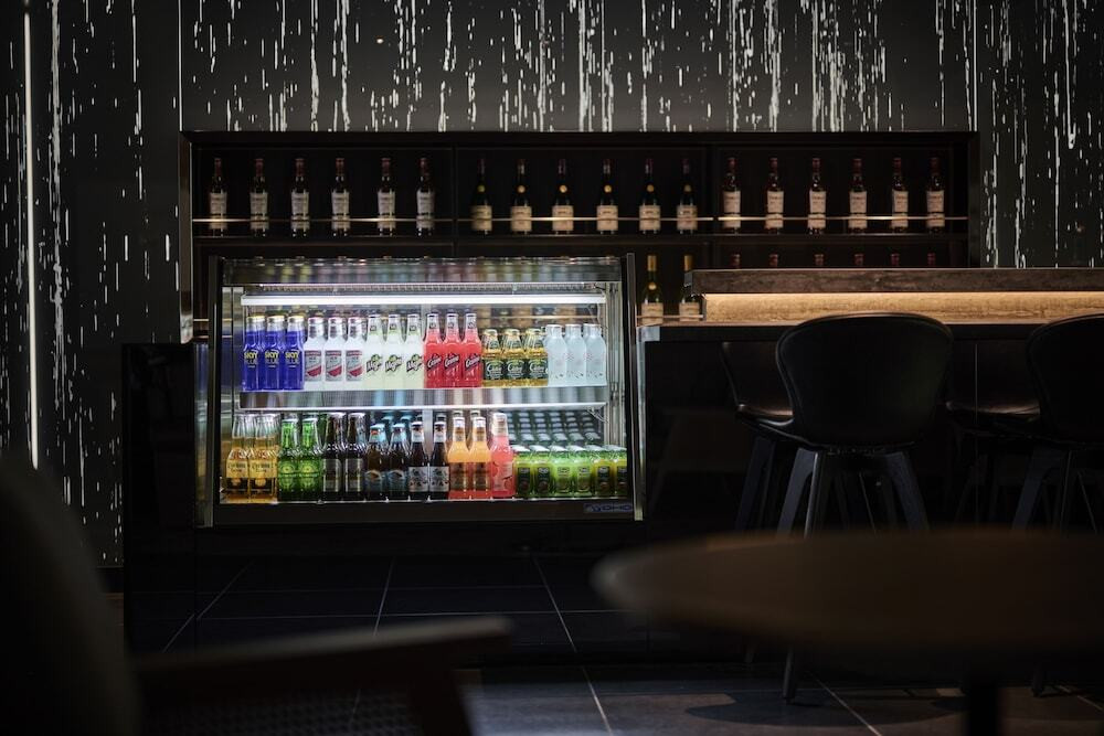 夜はバーになるキャンバスラウンジ