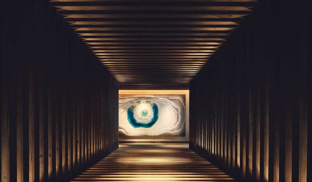 エントランスからの神秘的な回廊 / 4