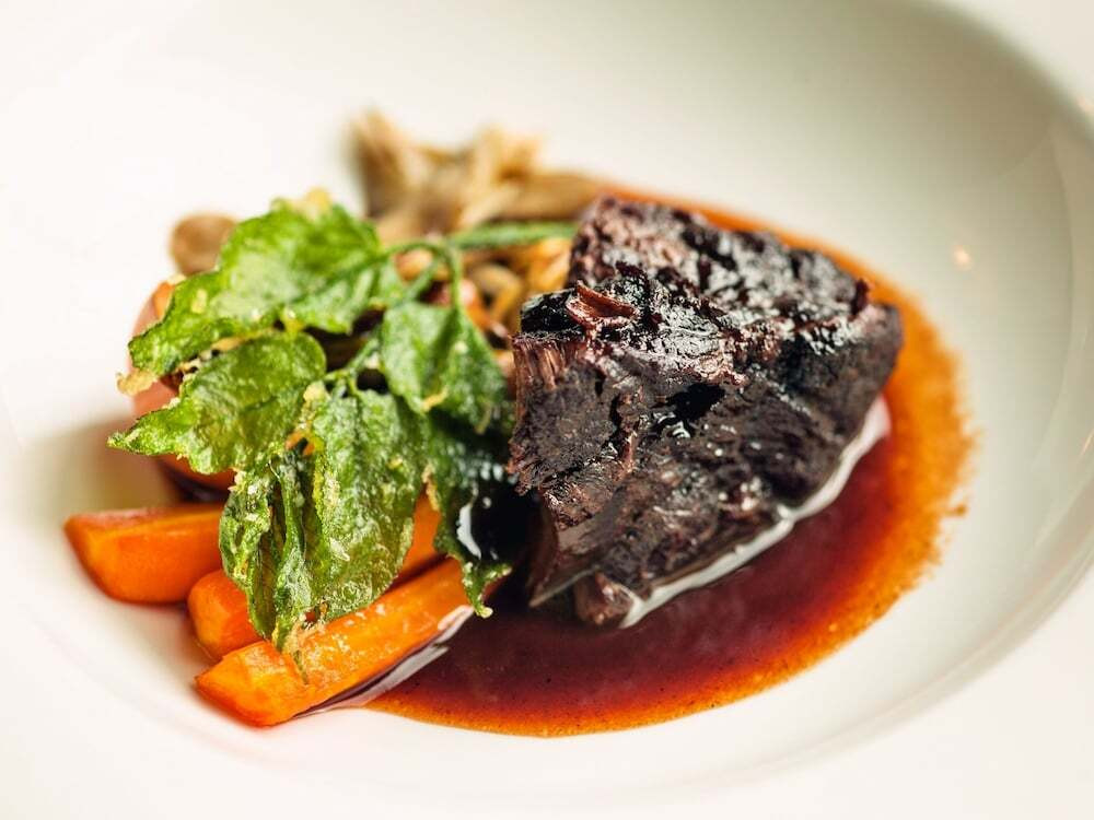 メインメニュー一例 国内産和牛ほほ肉の赤ワイン煮込み