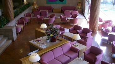 ロビー応接スペース / 2