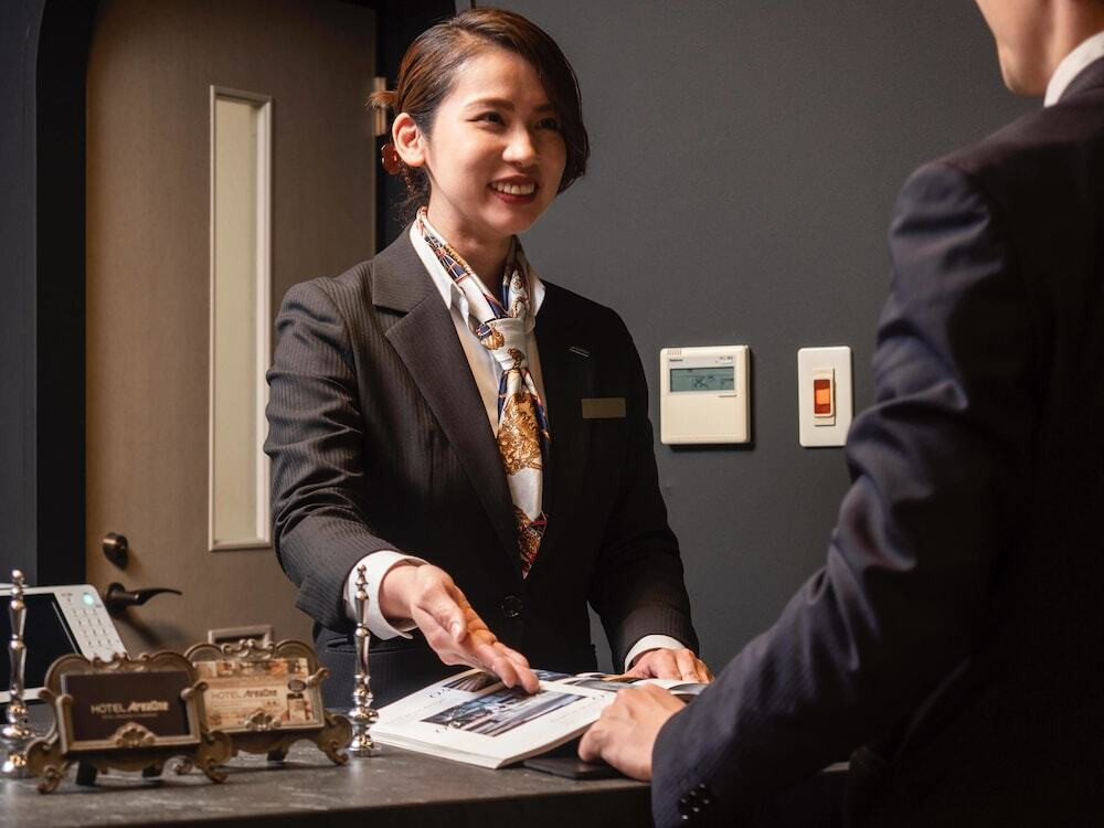 チェックイン / チェックアウト キオスク