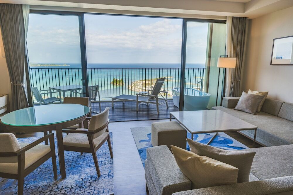 客室バルコニーから海絶景。ホテルメイドの沖縄ビュッフェに感動4236771