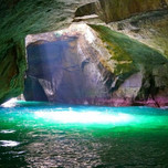 光がつくる神秘！西伊豆の美しい洞窟「堂ヶ島天窓洞」