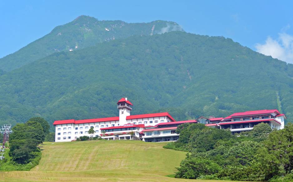 「赤倉観光ホテル」外観 / 2