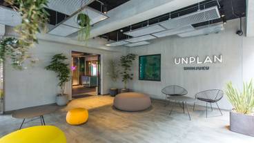 施設の入り口 / 12