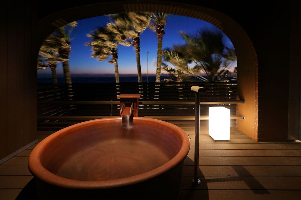 フォトジェニックな“美肌の湯”のお風呂を二人占め♪4001588