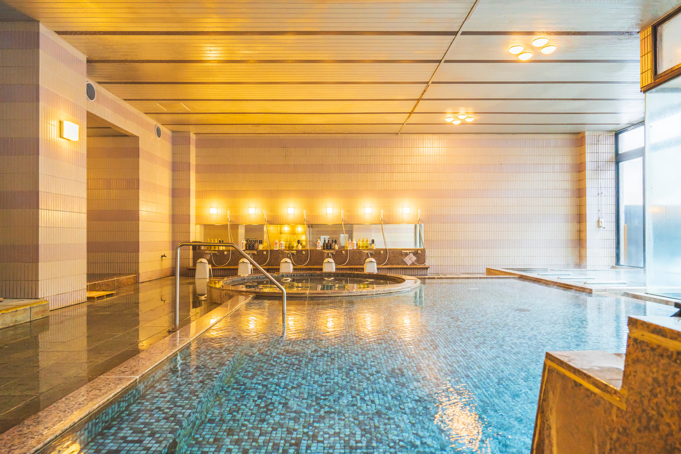 平家の落人をも癒やした「湯西川温泉」で疲れもさっぱり4048923