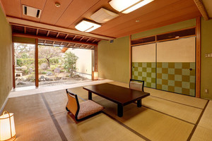 お庭をゆっくりお散歩しませんか？