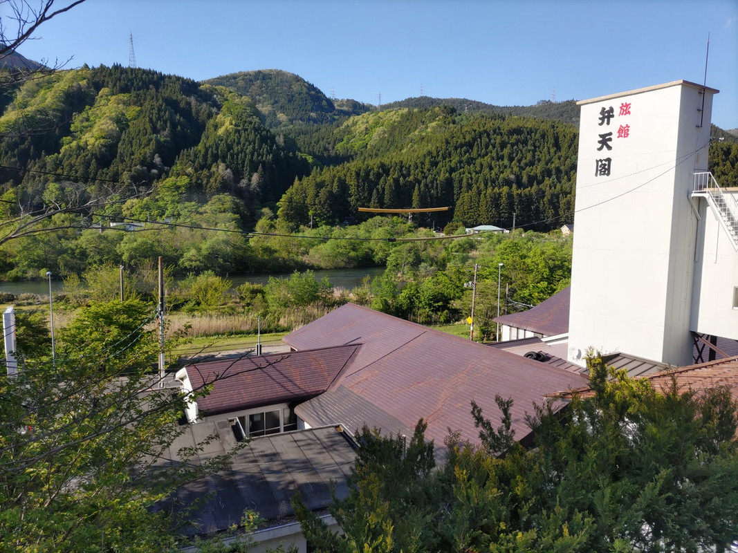 目の前が国道といった具合