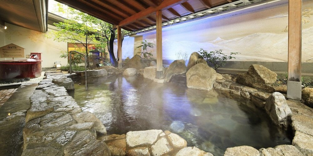 昔ながらの大型温泉旅館でゆるりと寛ぐ3911781