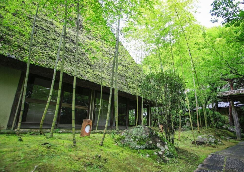 旅館のお食事処