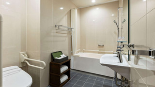 アクセシブルクイーン (喫煙可)