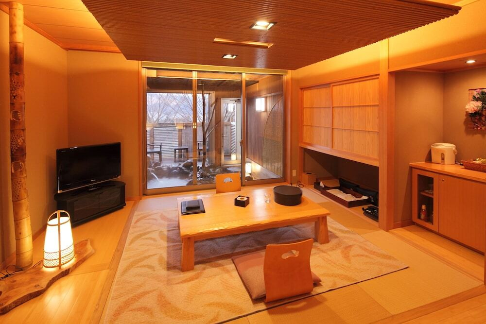 客室内のダイニングエリア