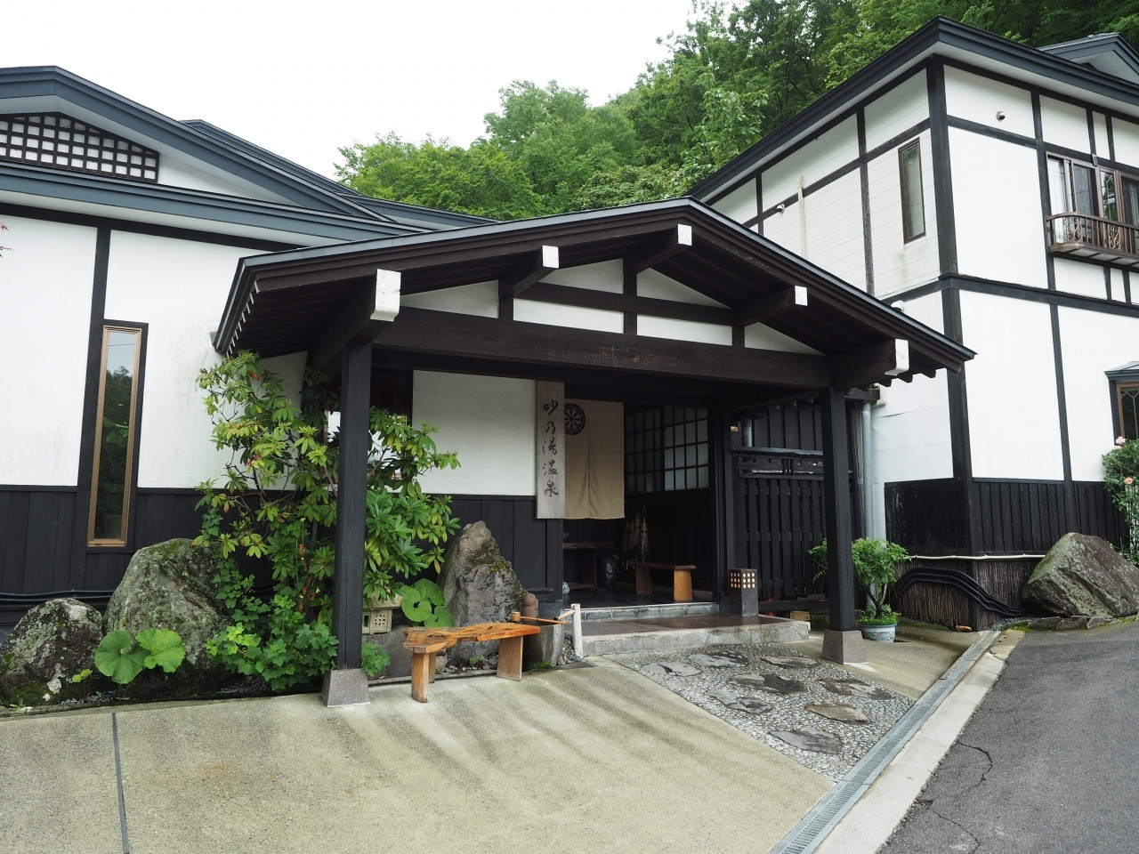 6. 秘湯の貸切風呂は眺望が抜群「妙乃湯（たえのゆ）」　4051916