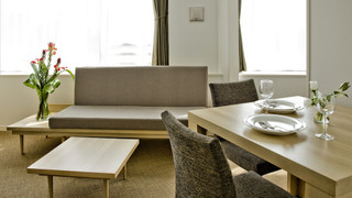 スイートルーム キングベッド 1 台 禁煙(3名利用の場合、エキストラベッド付)