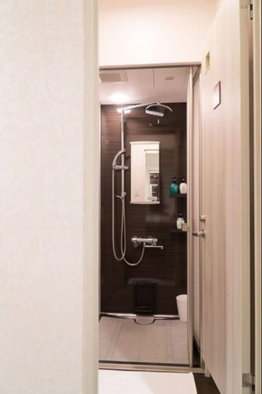 バスルームのシャワー