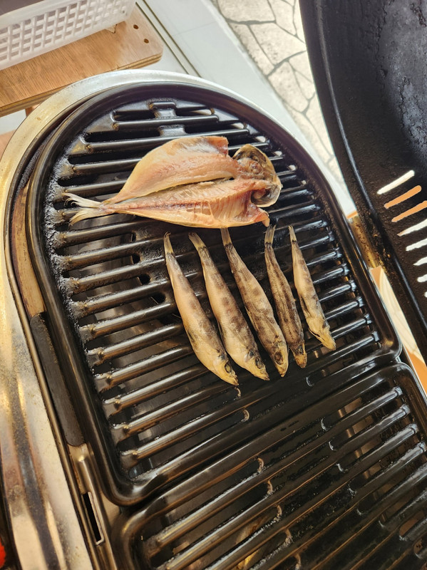 釜つるで鯵とメヒカリ購入、自分で焼く