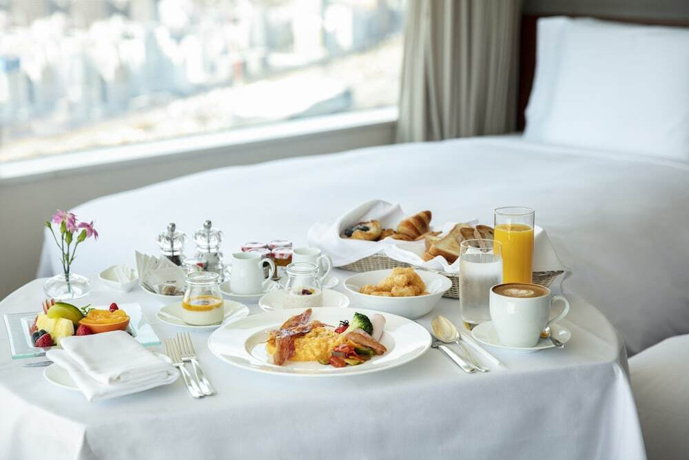 東京の摩天楼ビル群の中にあるシティータワーホテル4051400