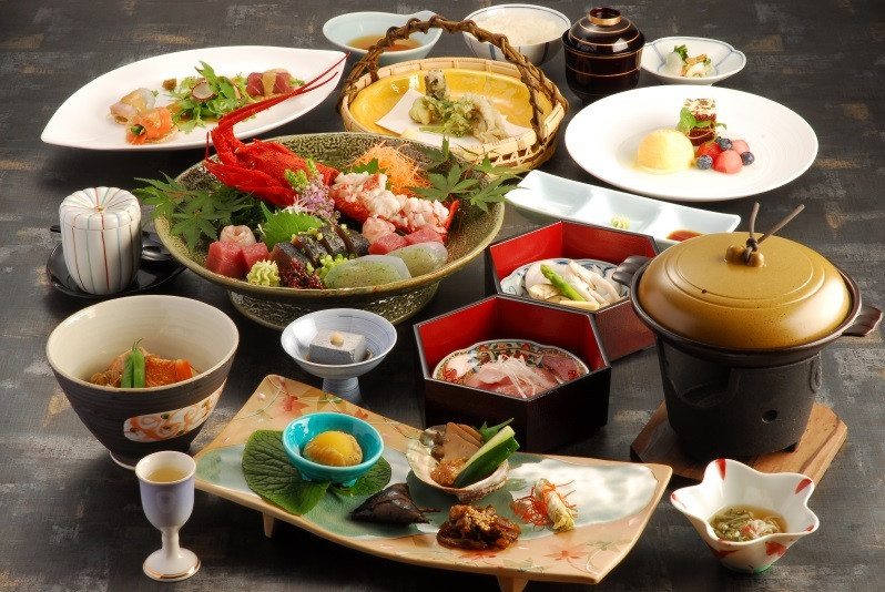 湖畔に面したレストランで、おいしい料理に癒される♪3481806