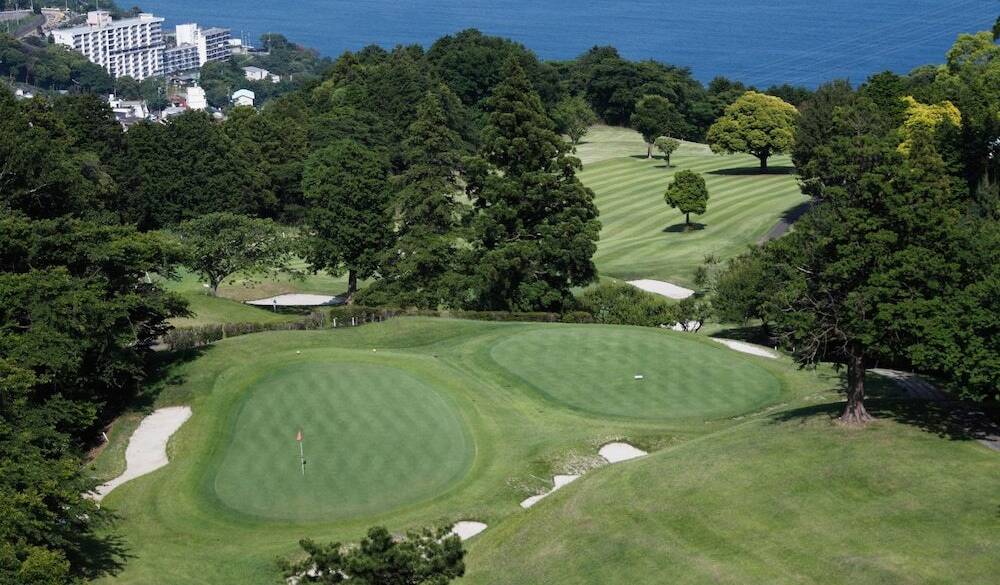 名コースを備えた
上品で開放的な宿へ / 3