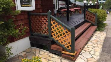 施設の入り口 / 33