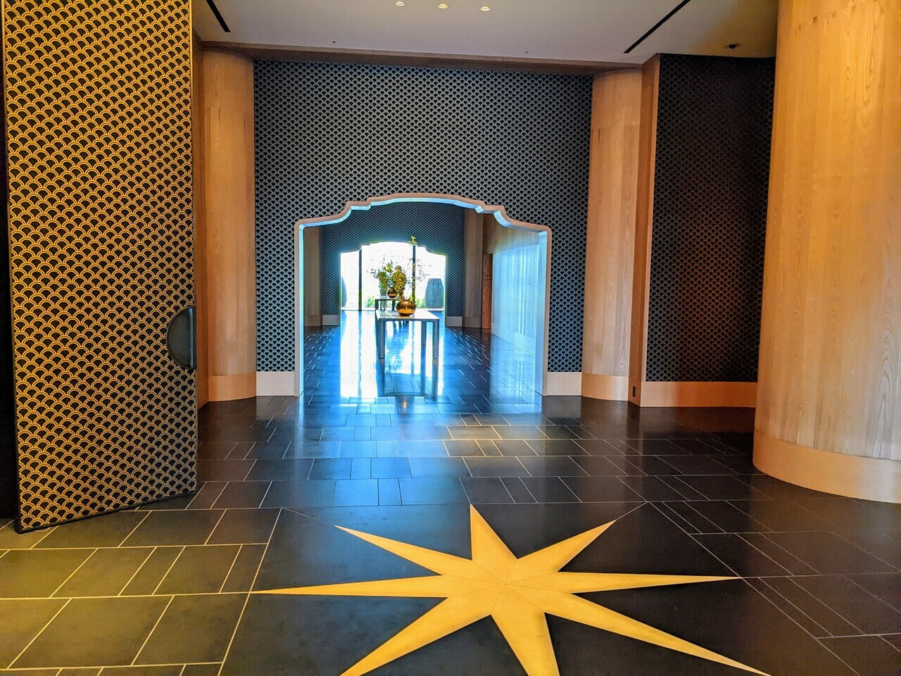 特別な記念日ステイに。ブランドの世界観あふれるホテル3928175