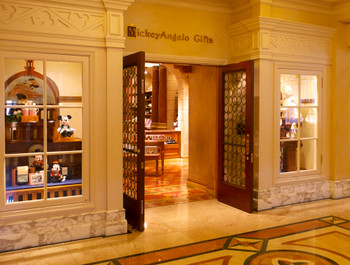 東京ディズニーシー(R)の中に泊まれる！異国情緒あふれるホテル4043835