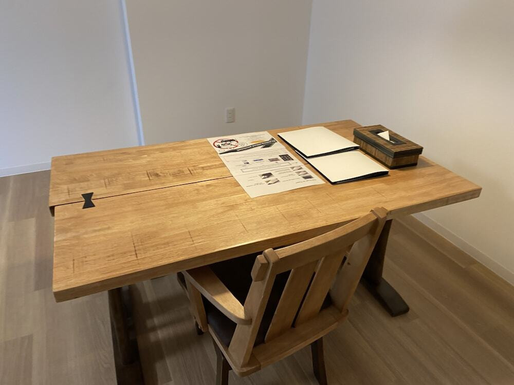 客室内のダイニングエリア