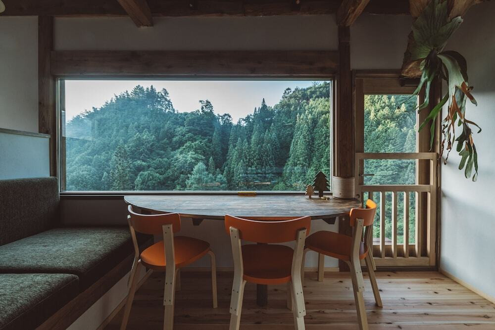 崖の家 KONAGATA 2 テーブル