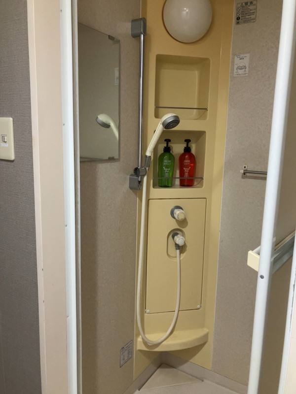 個室のシャワー室もあります。