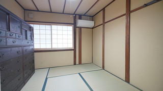 (205室) 2階 3人部屋 (個室, 共用トイレ, シャワー付)