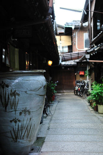 小路地続く昔レトロな「三上家（みかみけ）路地」1638959