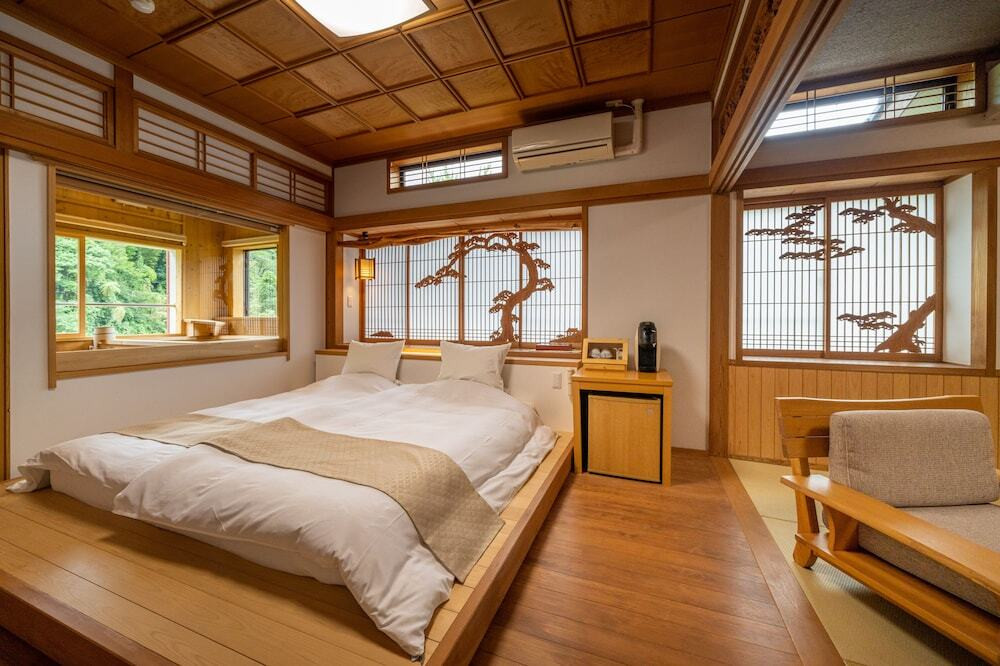 鶴の恩返し よみがえりの宿 鶴霊泉3492931