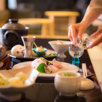 京都伏見のお酒を注ぐ日本酒風呂を客室で体験！3933253