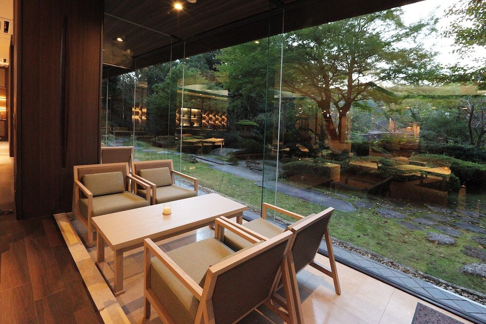 ロビーラウンジ