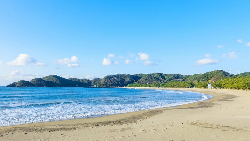 旅館のすぐ側の
弓ヶ浜でのんびり / 1