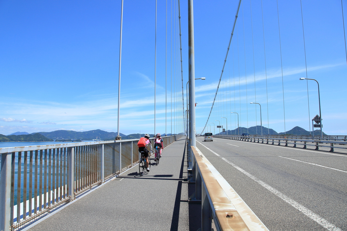 しまなみ海道を走る自転車