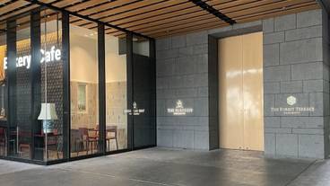 施設の入り口 / 33