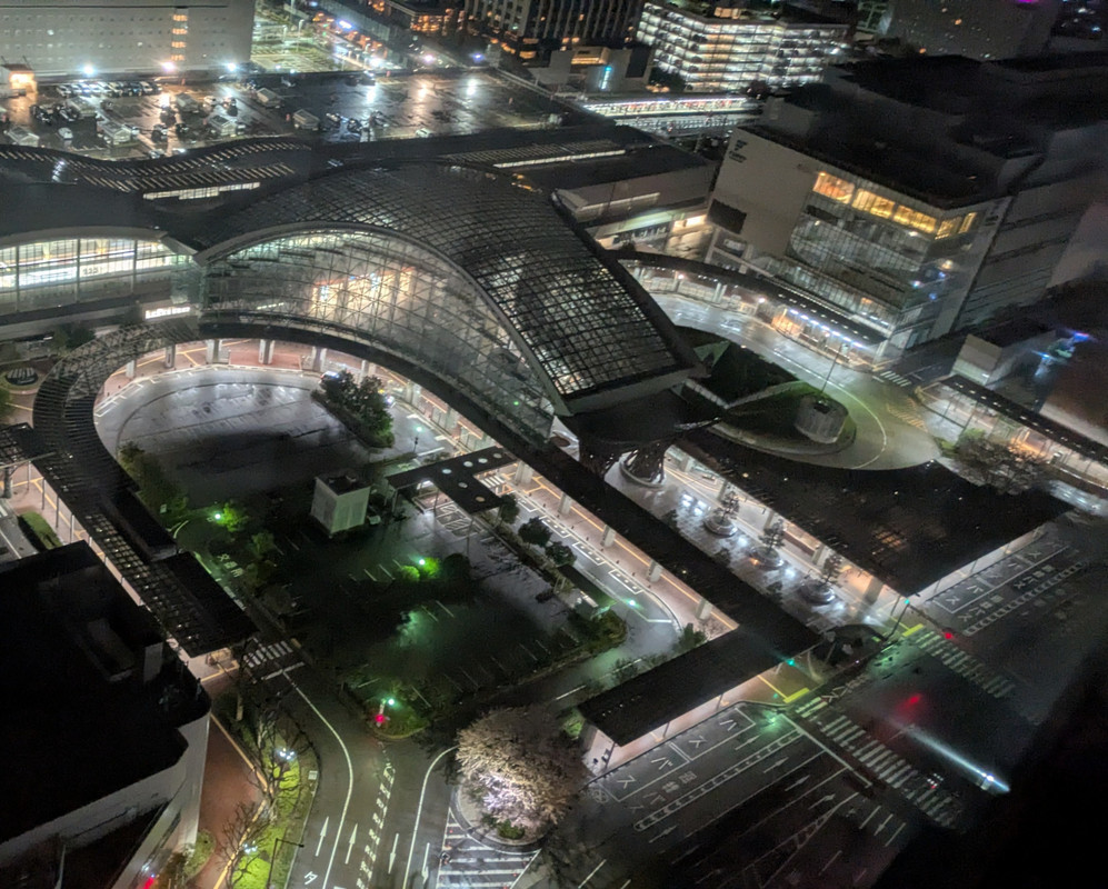 客室から、金沢駅方面、鼓門が見えます