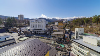 和室 (10畳) 湯畑側 (喫煙室)