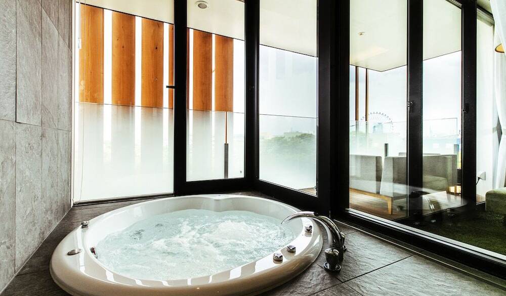 高層階スイートの浴室 / 3