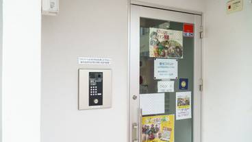 施設の入り口 / 4